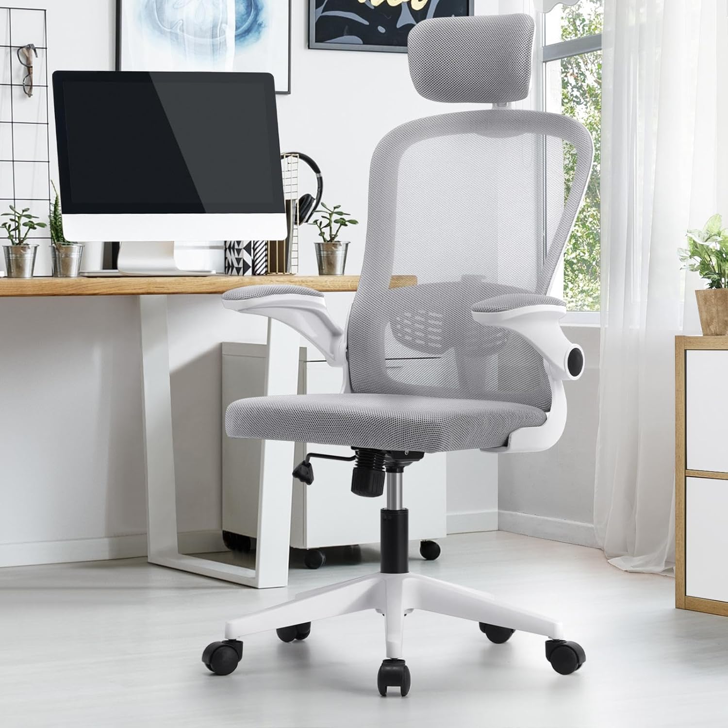 Modern Look Mesh Office Chair - Pneumatic seat height adjustment