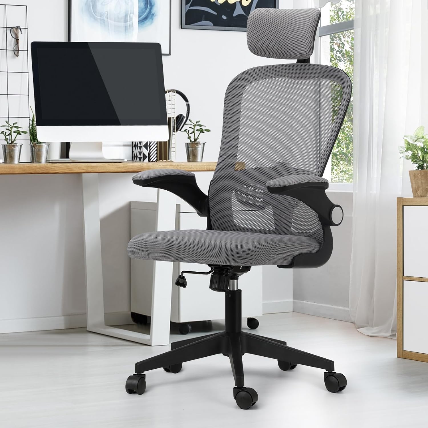 Modern Look Mesh Office Chair - Pneumatic seat height adjustment